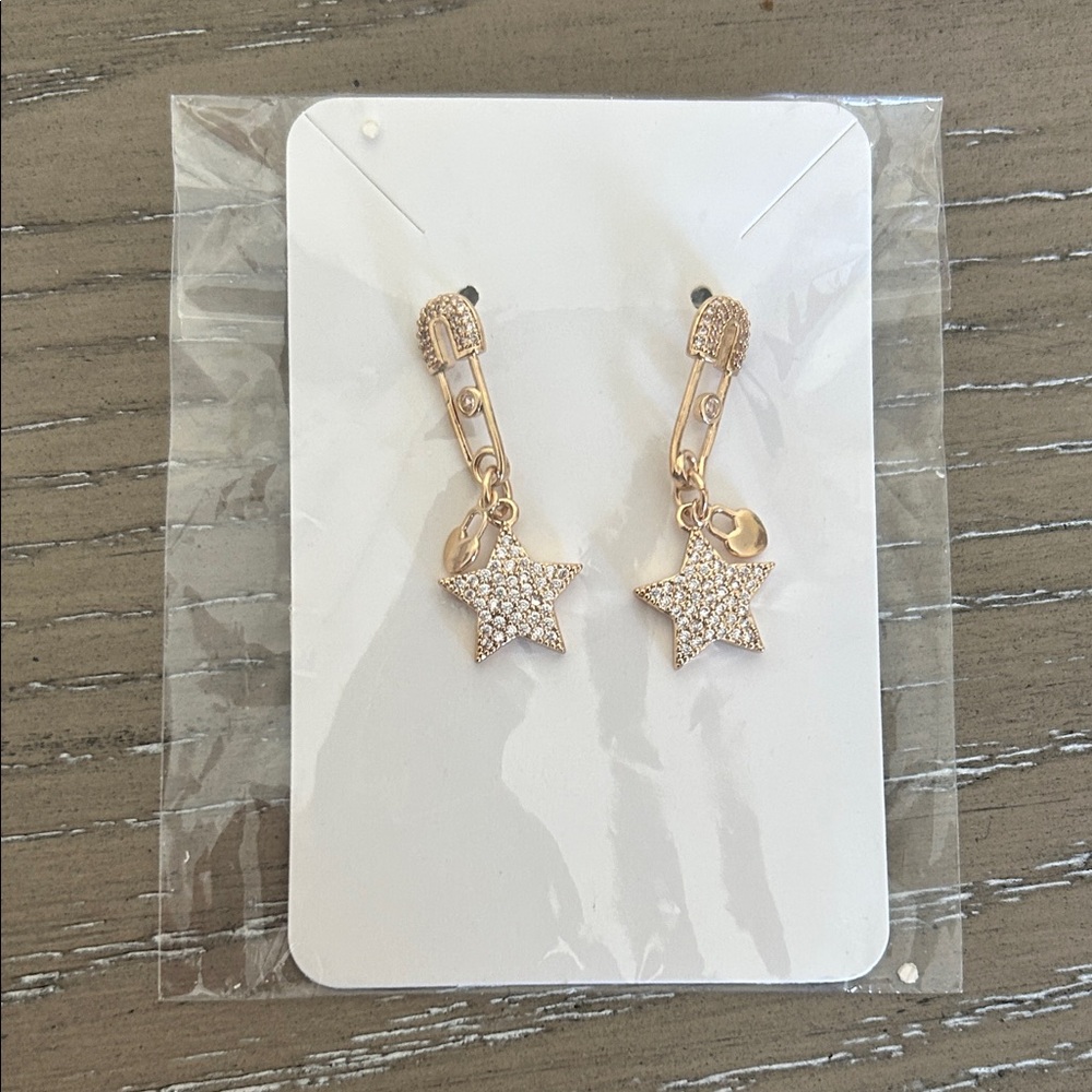 #16-Gold Star Dangle Earrings